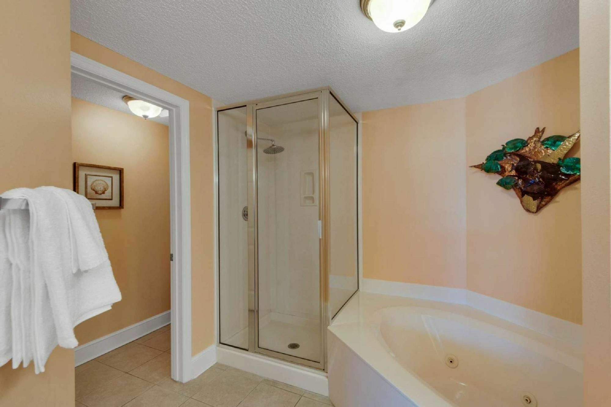 202 Majestic Tower I 4*